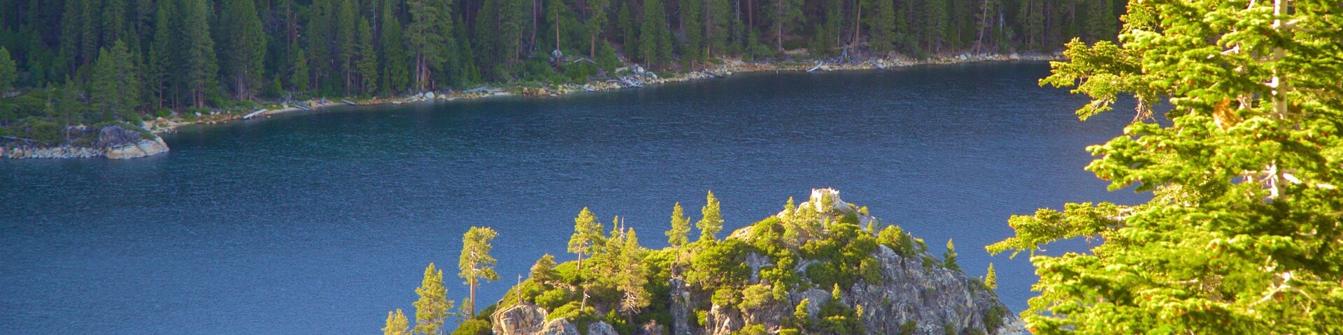 Inspiration Point Vista showing tranquil scenes and a lake or waterhole
