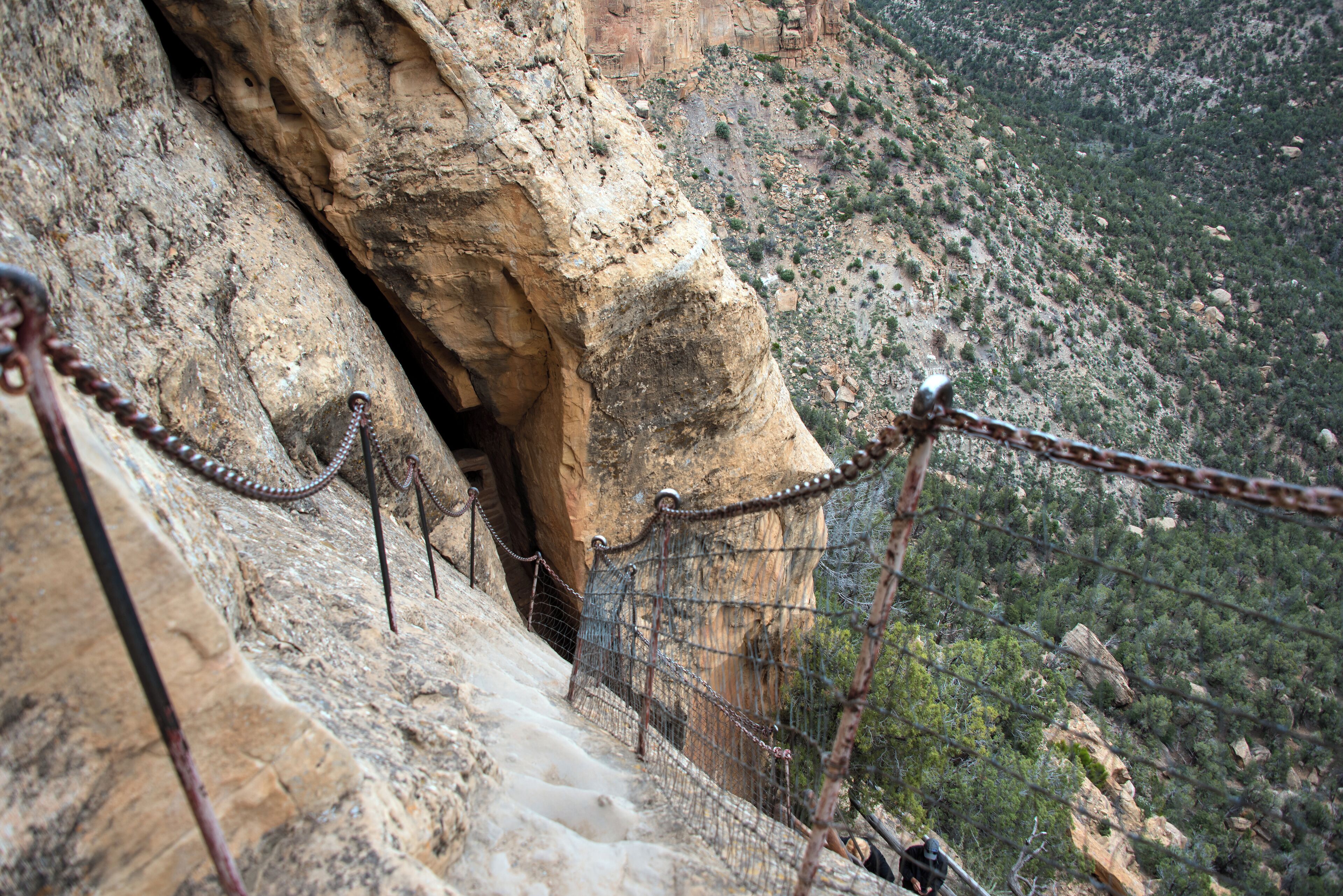My first visit to Mesa Verde was in 1960 as a wide eyed 11 year old boy.  The history and culture enthralled me for years, and I dreamed of returning.  I finally completed the dream in April of 2017, and a 68 year old retiree, who became an 11 year old boy again.
#perspectives
#mesaverdenationalpark
#nationalpark
#cliffdwelling
#adventure
#history
#ancient_ruins