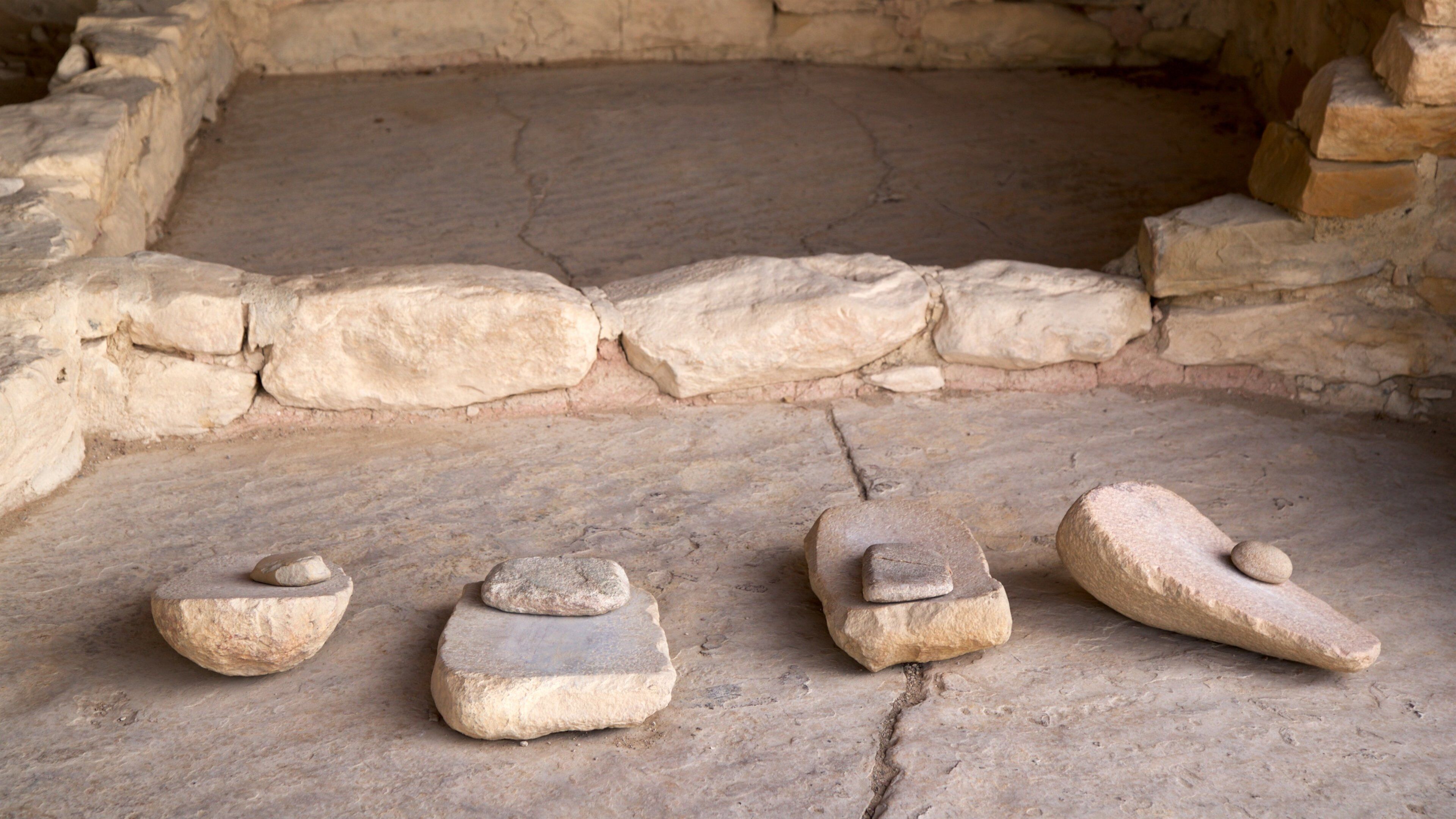 Balcony House showing tranquil scenes