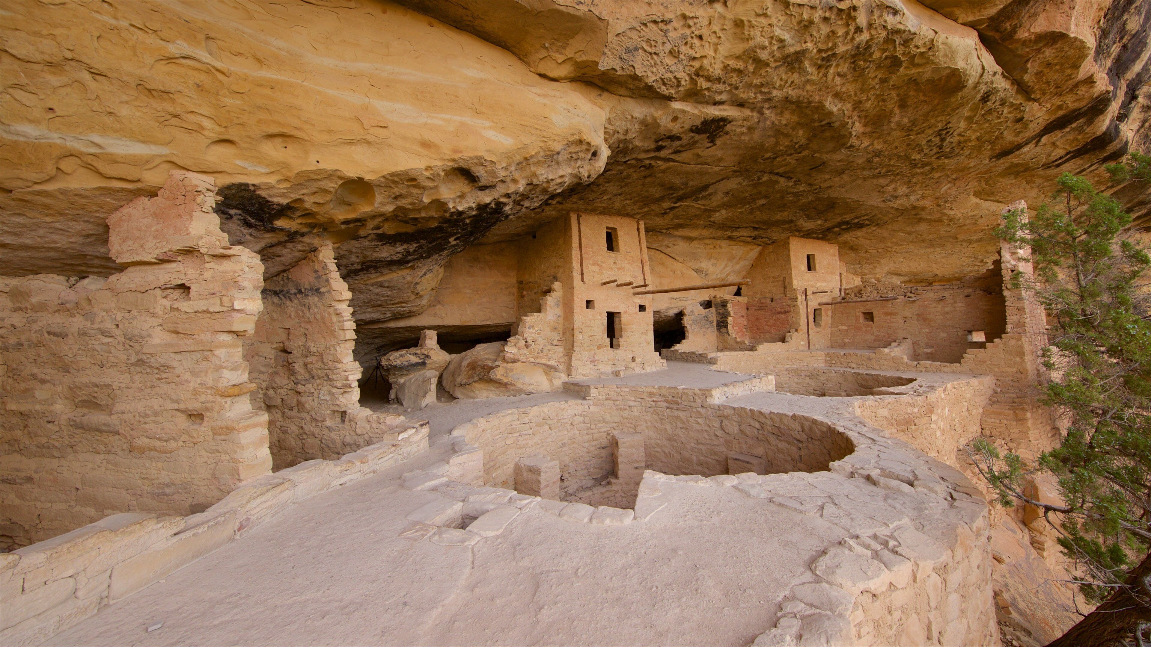 Balcony House featuring heritage elements and building ruins