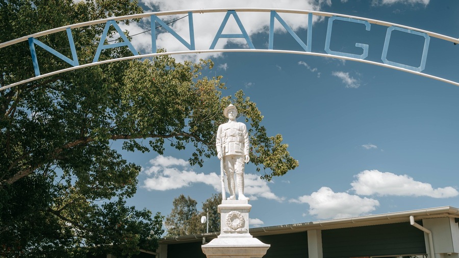 Nanango showing a statue or sculpture and signage