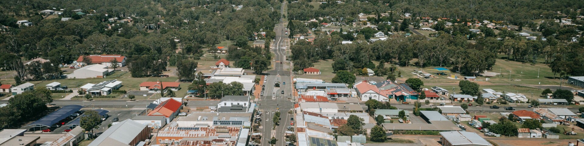 Nanango showing a small town or village and landscape views