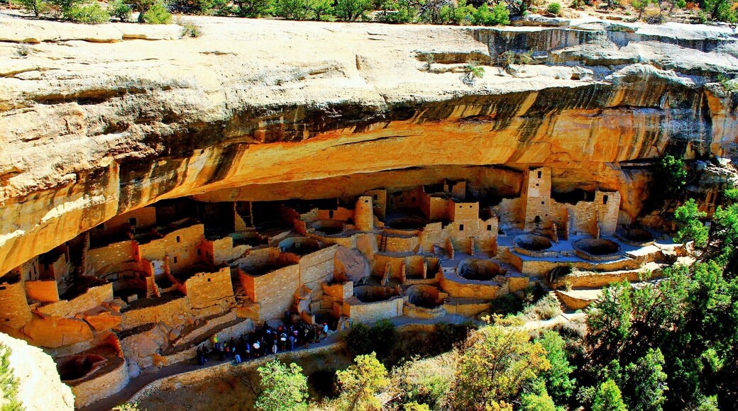 My bucket list is to visit all 59 of the US National Parks. So far, we've been lucky enough to explore over 30. Here's one of them.
Mesa Verde National Park is the only cultural #nationalpark of the 59 "set aside to preserve the work of man." Beyond cliff dwellings, there are beautiful canyons and it's not too far away from Four Corners National Monument where Arizona, New Mexico, Utah and Colorado meet making for a great.
