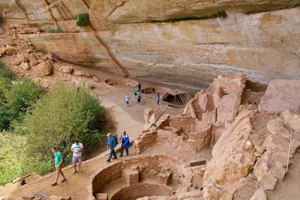 Step House Trail which includes heritage elements and a ruin as well as a small group of people