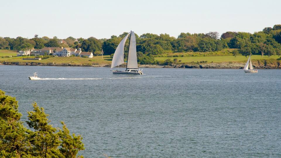 Fort Wetherill State Park showing general coastal views