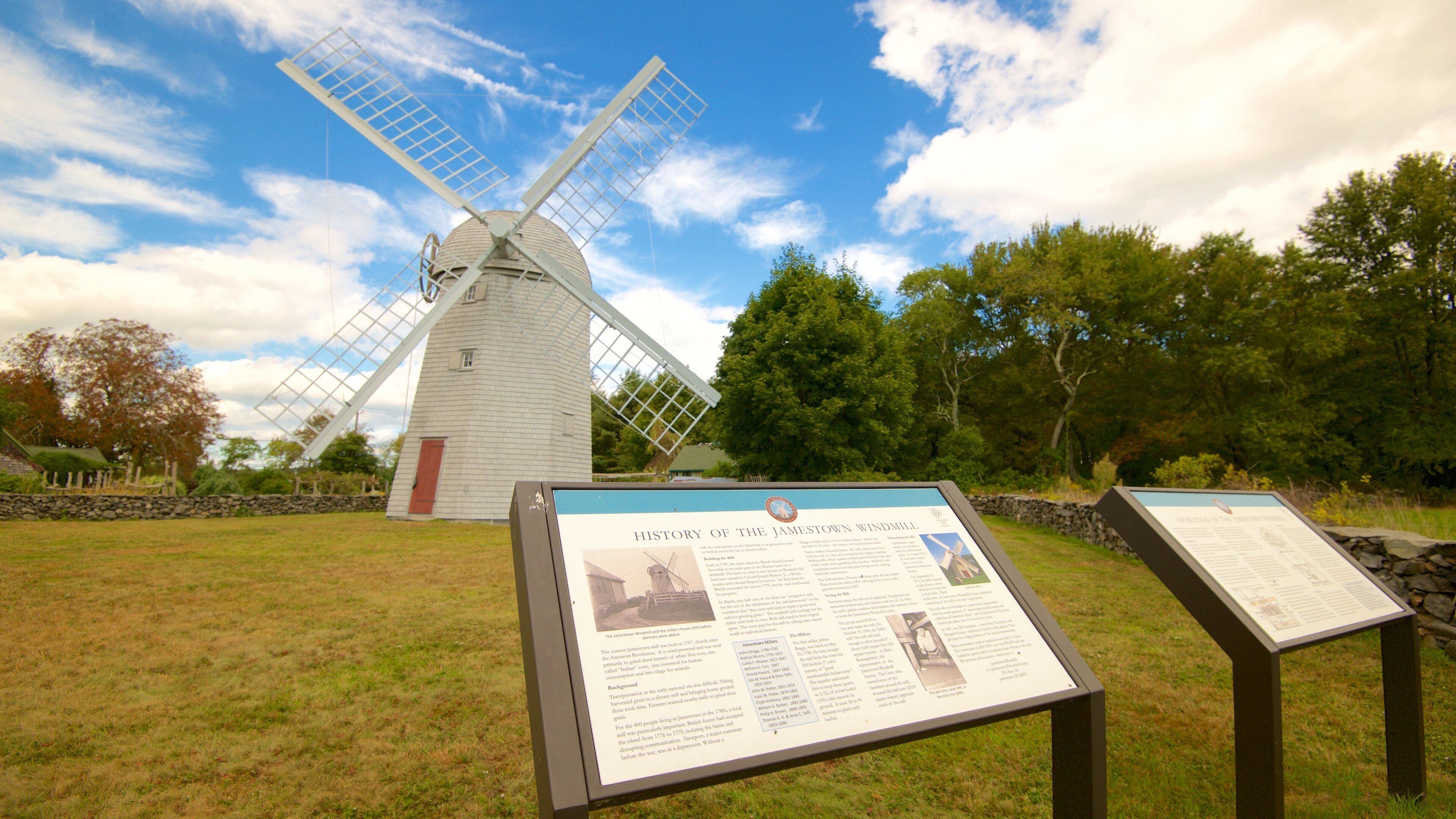 Jamestown Windmill showing a windmill and heritage elements