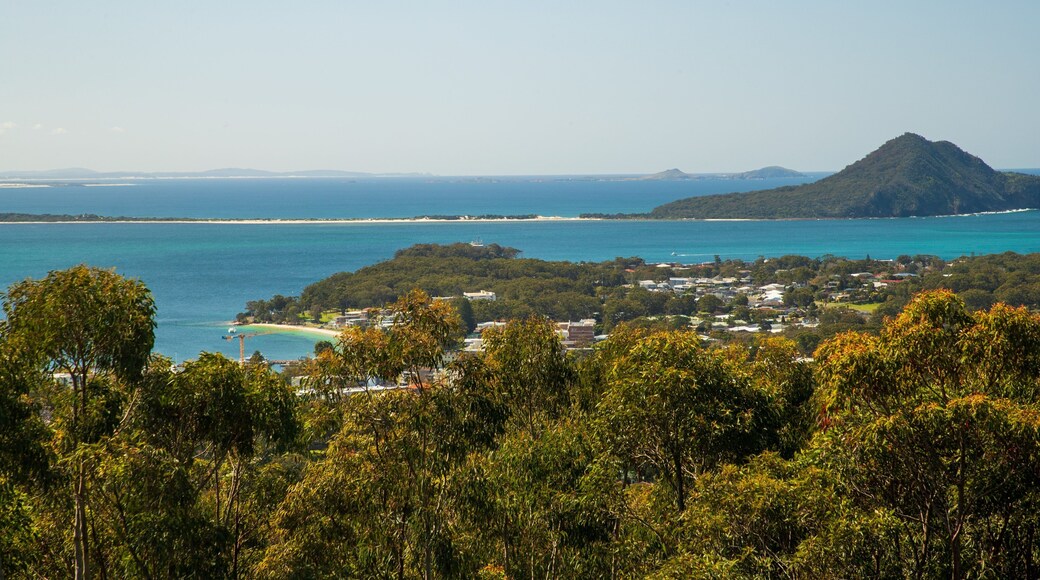 Gan Gan Hill Lookout which includes landscape views and general coastal views