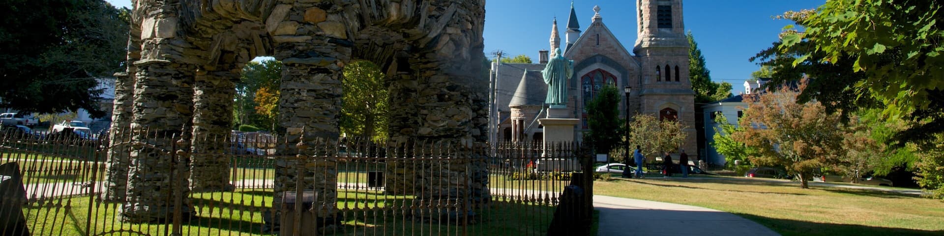 Touro Park featuring a park and heritage architecture
