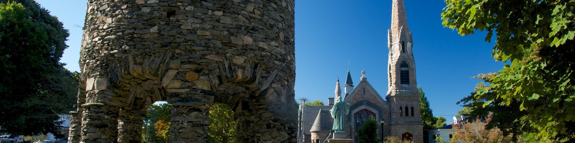 Touro Park featuring a park and heritage architecture