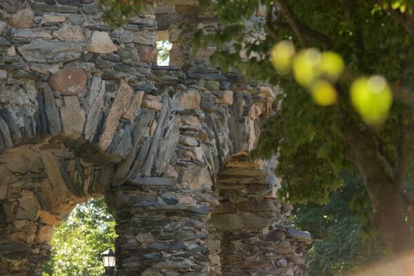 Touro Park featuring heritage elements