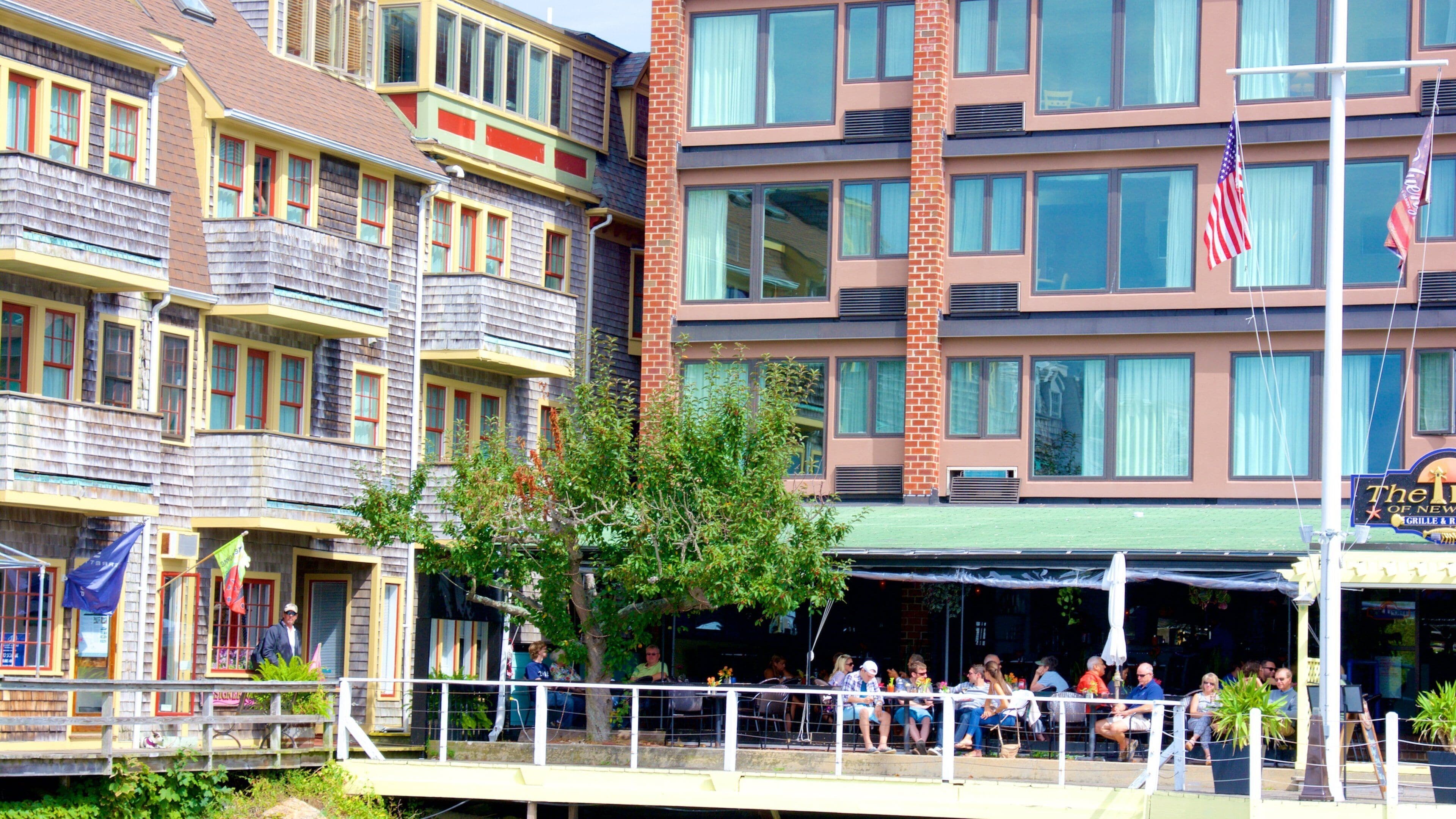 Thames Street featuring cafe lifestyle and outdoor eating