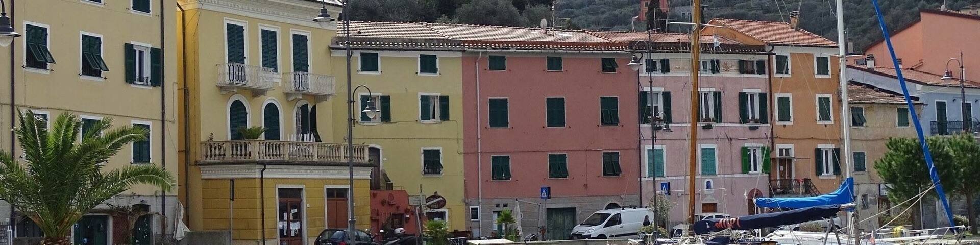Lovely little harbour with some nice cafes