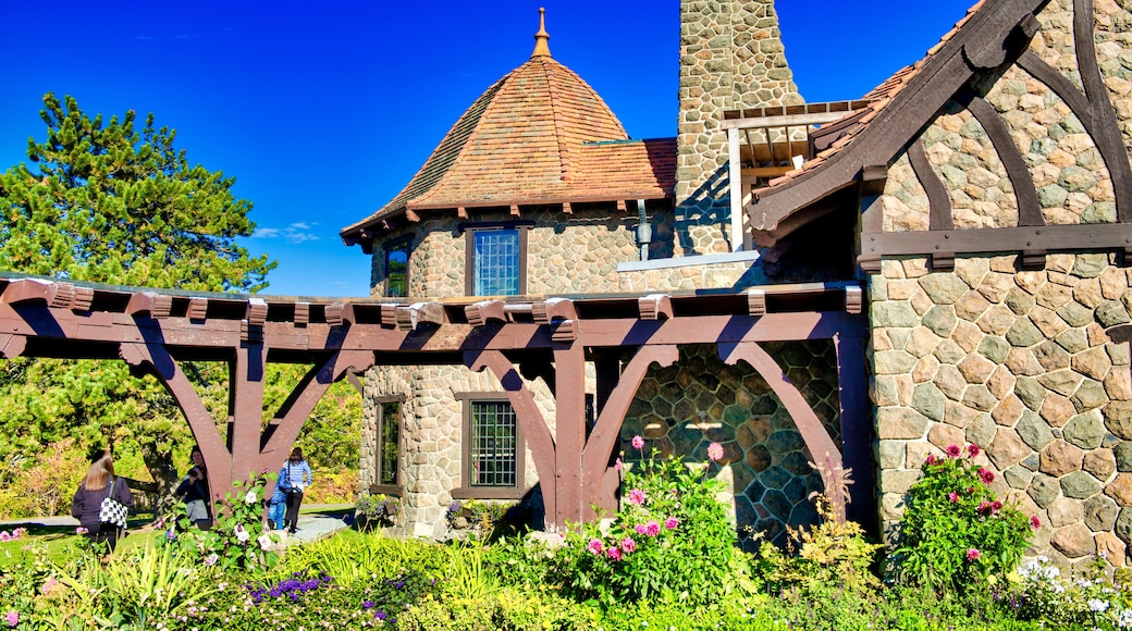 MOULTONBOROUGH, NH - OCTOBER 2015: Tourists visit Castle in the Clouds on a wonderful autumn morning