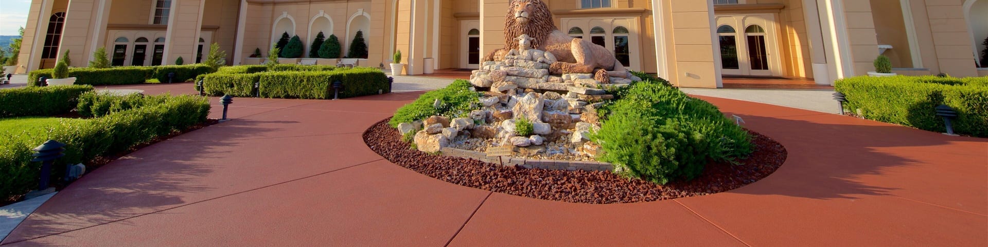 Sight and Sound Theatres featuring heritage architecture, a fountain and outdoor art