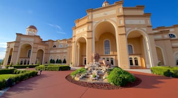 Sight and Sound 劇院 设有 歷史建築, 戶外藝術 和 公園