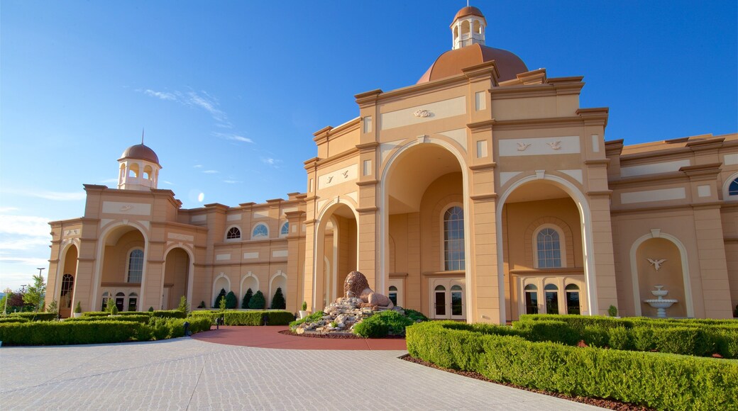 Sight & Sound Theatre mettant en vedette patrimoine architectural, jardin et art en plein air