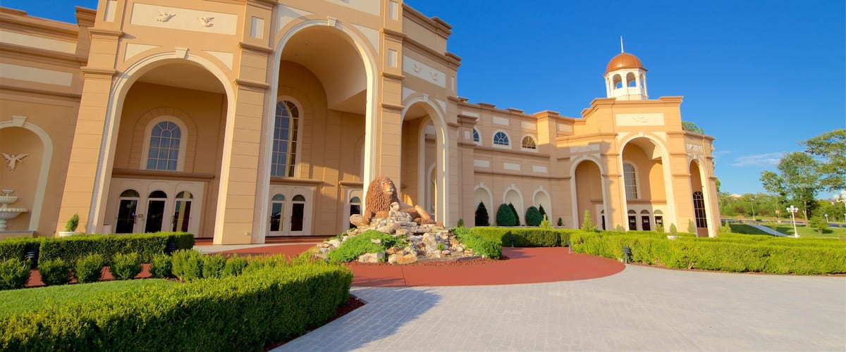 Sight and Sound Theatres showing heritage architecture, outdoor art and a park
