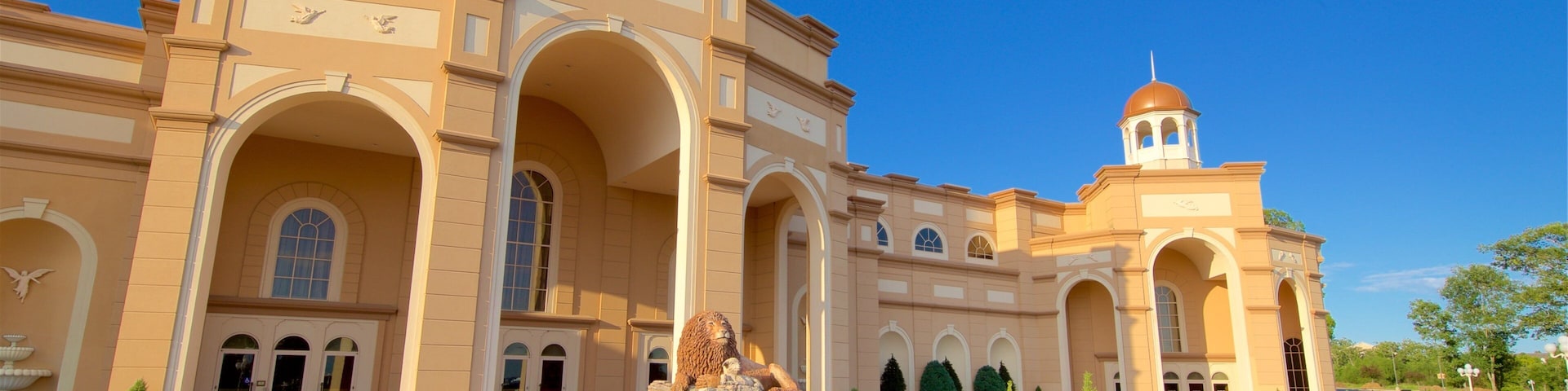 Sight and Sound Theatres showing outdoor art, heritage architecture and a garden