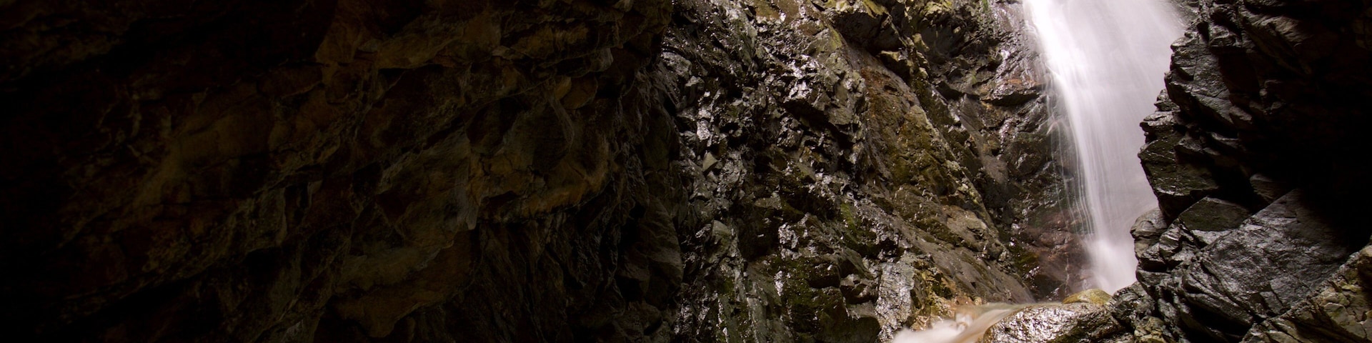 Zapata Falls showing a cascade