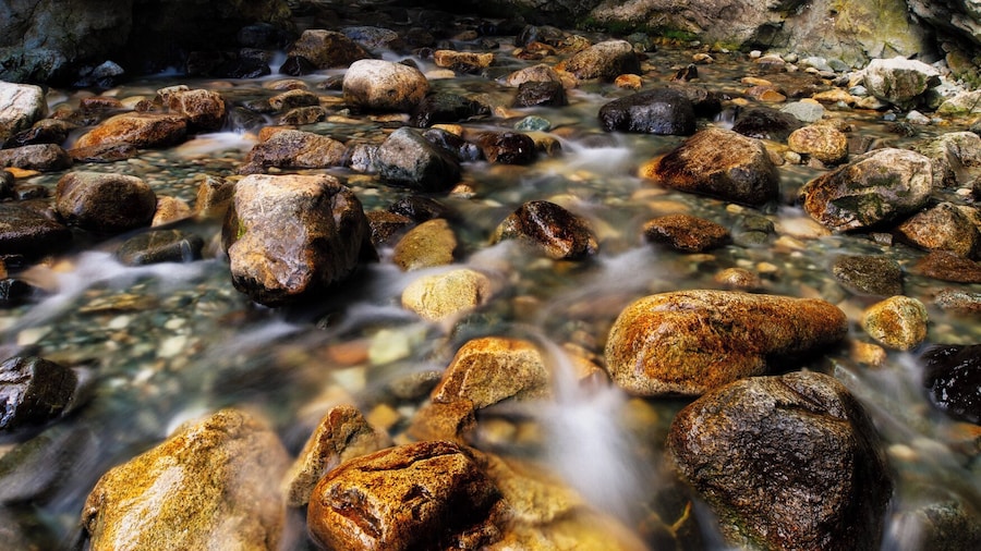 Okay, last one before the falls, they are just around that corner. But come on! It is so beautiful!