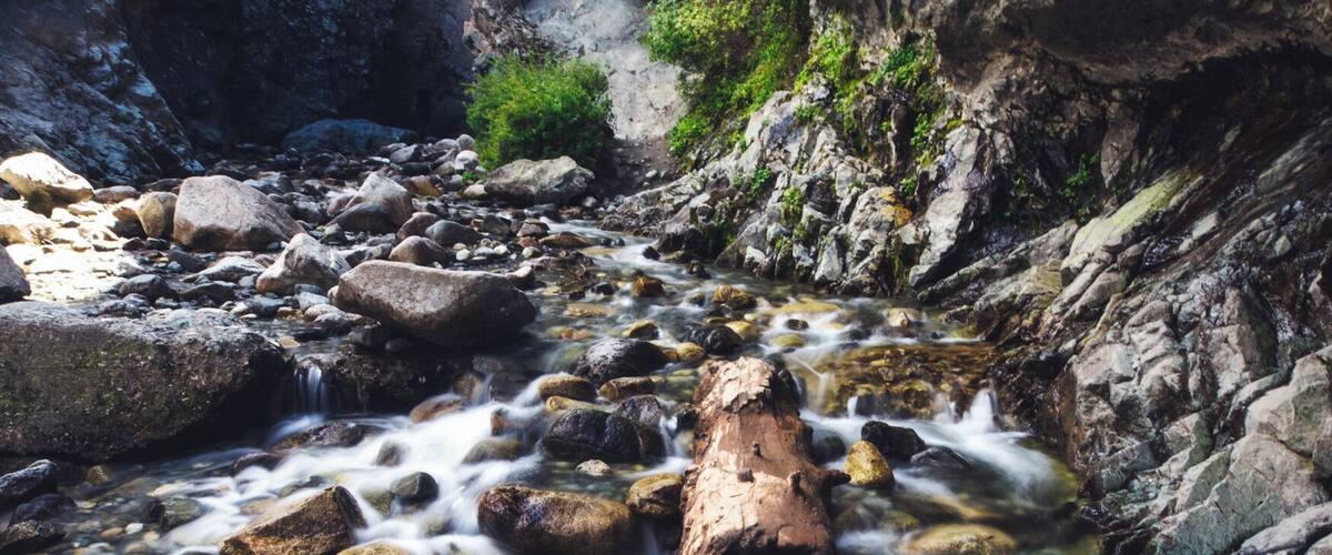As you get closer to the gorge you really think this stream just comes out of the rocks.