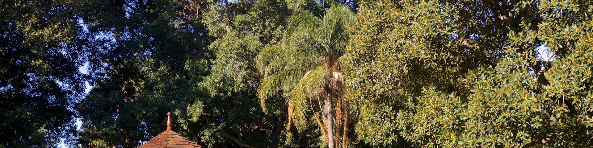 Hyde Park which includes a park