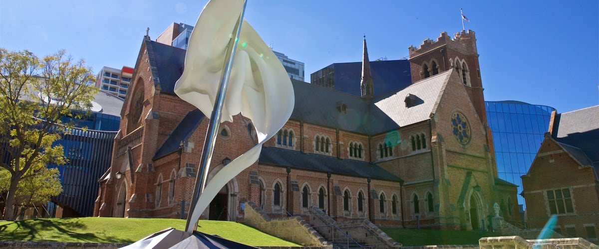 St. George\'s Cathedral featuring a church or cathedral and heritage architecture