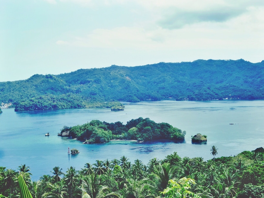 - Lembeh Straits -
This strait is so beautiful. Lots of tiny islands, cliffs, beautiful view and of course beautiful and unique marine ecology.
There are few beautiful resorts that will provide you with nice accommodation, such as BlackSands Retreat, Dabirahe @ Lembeh Hills and Kungkungan Bay resort.
These resorts will help you to explore the beautiful underwater world of Lembeh Strait.
Getting here is very easy as it's connected by road from the capital of North Sulawesi, Manado. It's about one and a half hour ride from Manado to here.