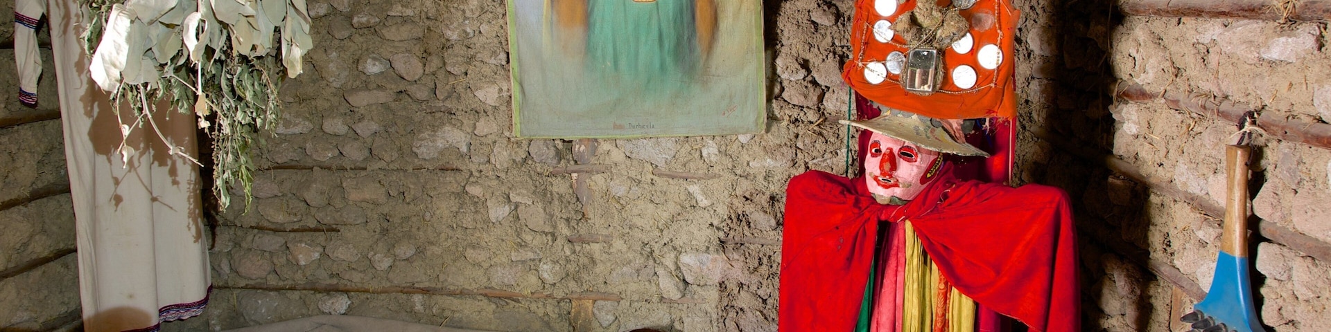 พิพิธภัณฑ์พลังแสงอาทิตย์ Intinan ซึ่งรวมถึง วัฒนธรรมชนพื้นเมือง และ การตกแต่งภายใน