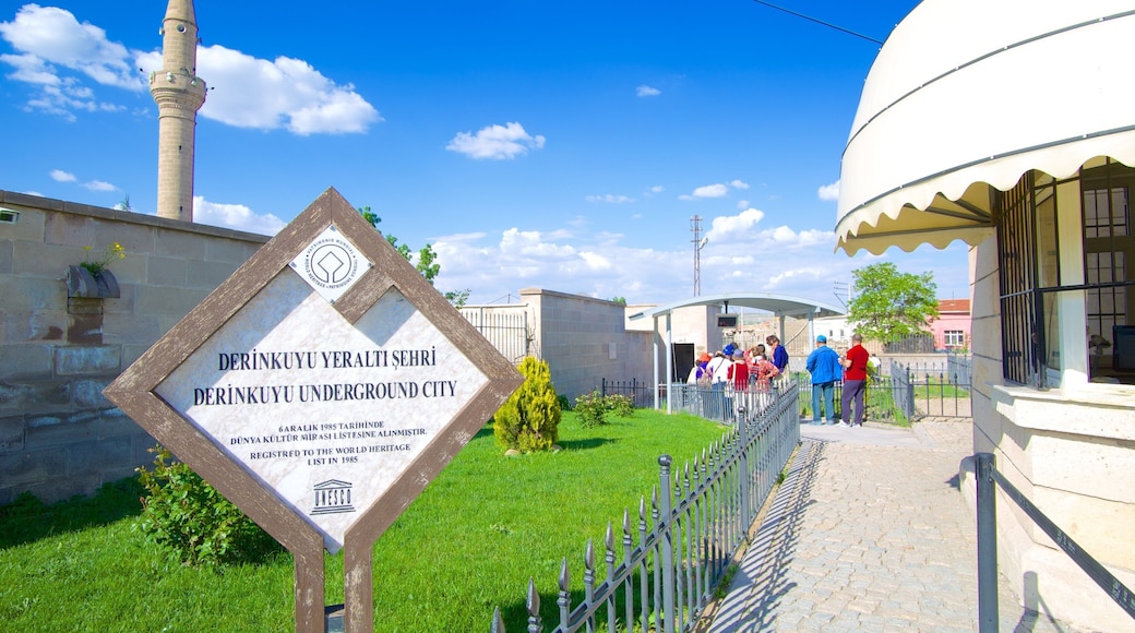 Ciudad subterránea de Derinkuyu ofreciendo señalización