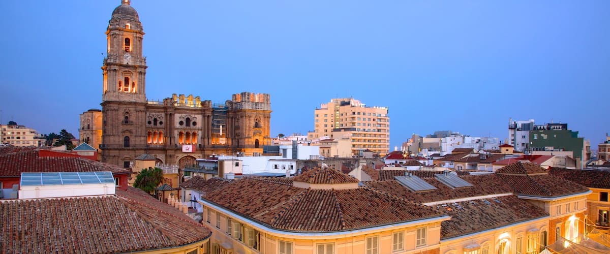 Malaga Historic Centre showing art, outdoor art and night scenes