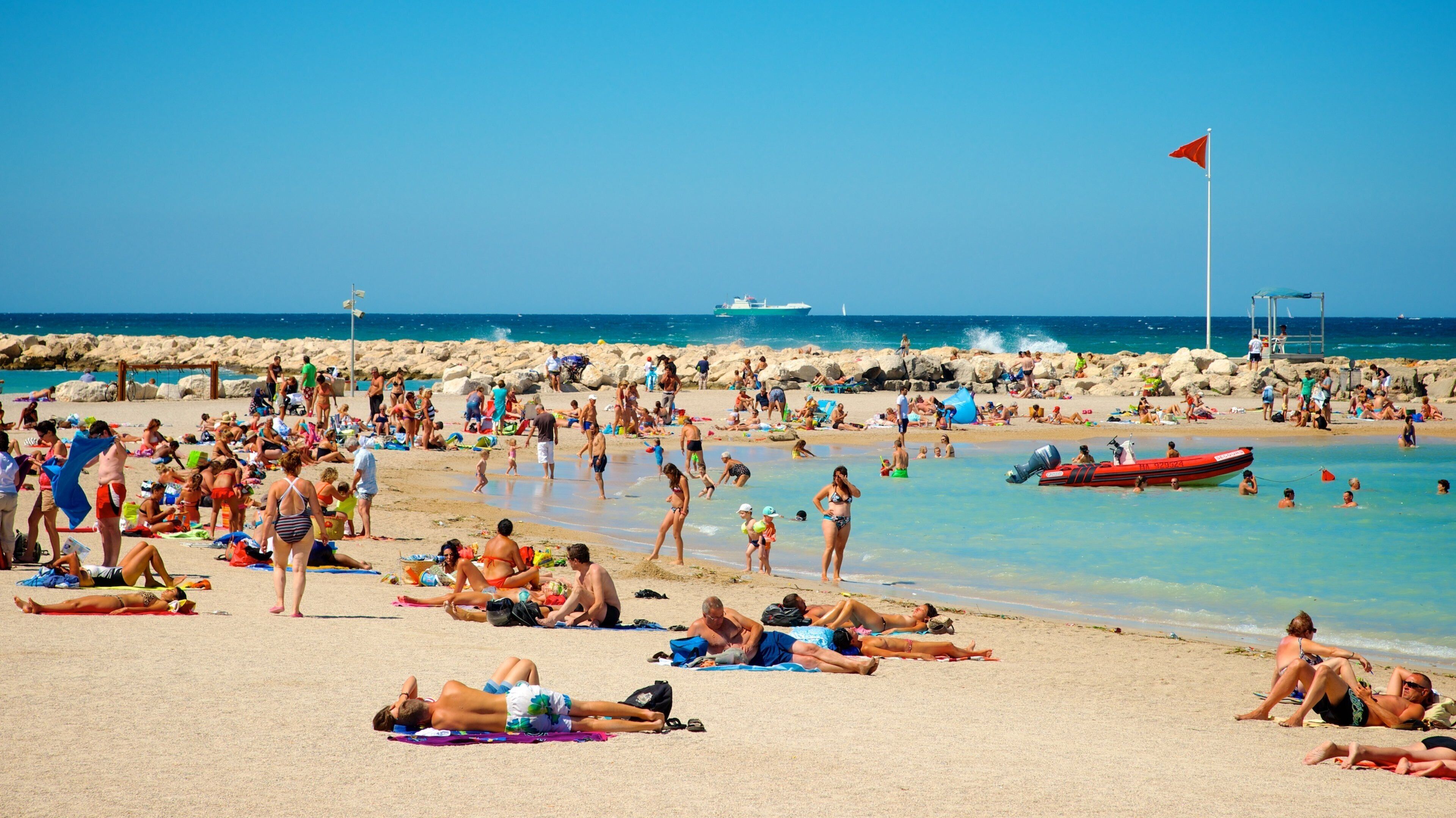 ボレリー ビーチ フィーチャー 砂浜, スイミング と 海岸線の眺め