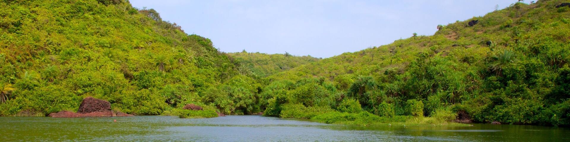 Lago de agua dulce de Arambol que incluye un lago o abrevadero y vistas de paisajes