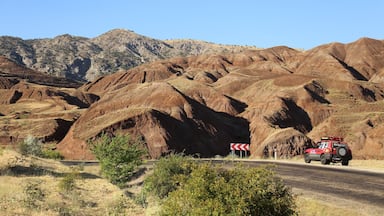 On our tour from Cappadocia to Giresun, at the Black Sea we were amazed by all the beauty and kindness of Turkey. A road trip i Turkey is fantastic and offers alot of things to see and experience! #theadventurerally #projectmongolia #aventyrsrally #hampuselinochhajen #arvika #sweden #turkey #july2014