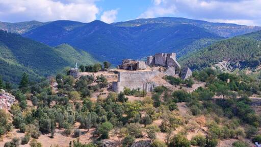 Niksar Castle, locally known as Niksar Kalesi, lies in the city of the same name, in the province of Tokat in Turkey.