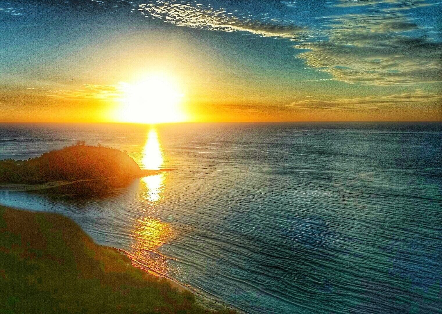 Another stunning sunset from the lookout over Barefoot, Fiji.

For tips on how to Island-Hop through the Yasawas, take a look at http://www.martinainmotion.com/island-hopping-in-the-yasawas/.