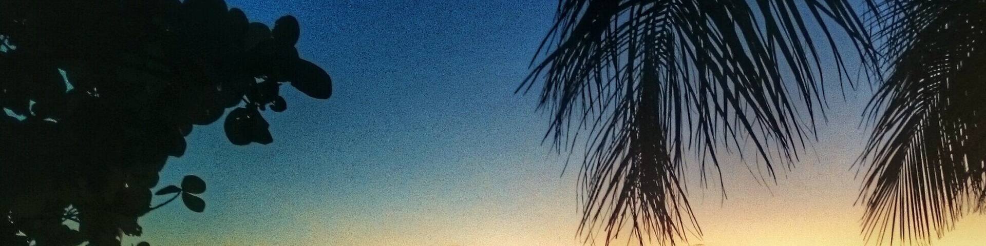 Sunset from sunset beach. Just beautiful.
For tips on how to Island-Hop through the Yasawas, take a look at http://www.martinainmotion.com/island-hopping-in-the-yasawas/.