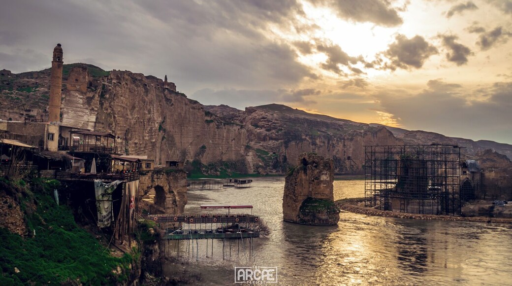 Deep inside Turkey’s far east, and part of the awesomely-named province of Batman, there’s an ancient little town with almost 4,000 years of history and a pretty grim future.
Don't miss the latest post on my blog and get to know Hasankeyf before it's too late: http://bit.ly/22Hm1q5