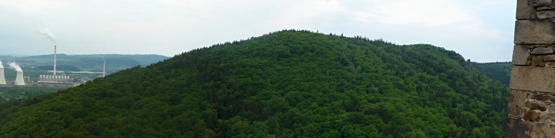 Hasištejn (pohled na elektrárnu 16:9)