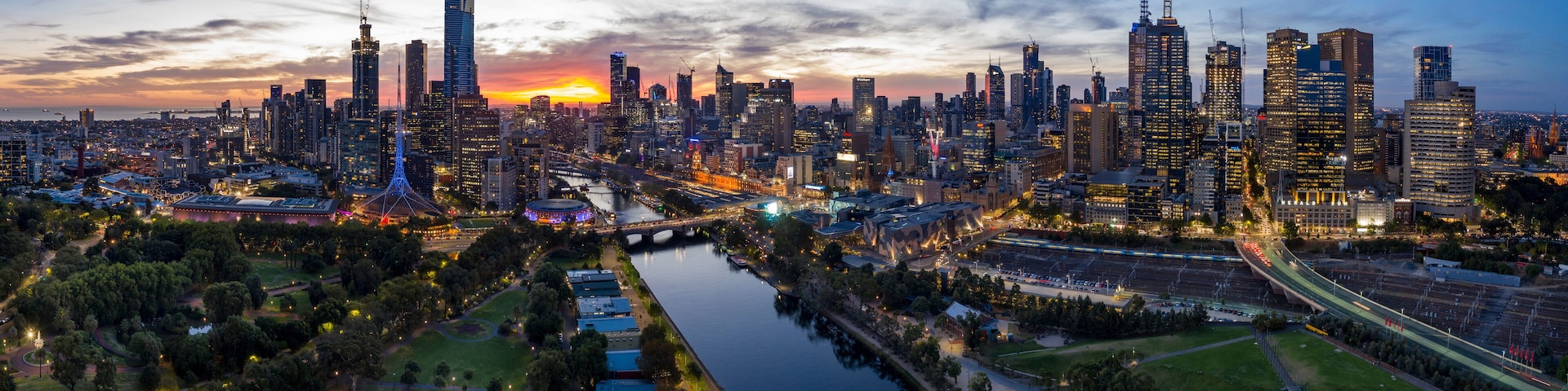 Panoramic image of a stunning sunset over the city of Melbourne, Australia