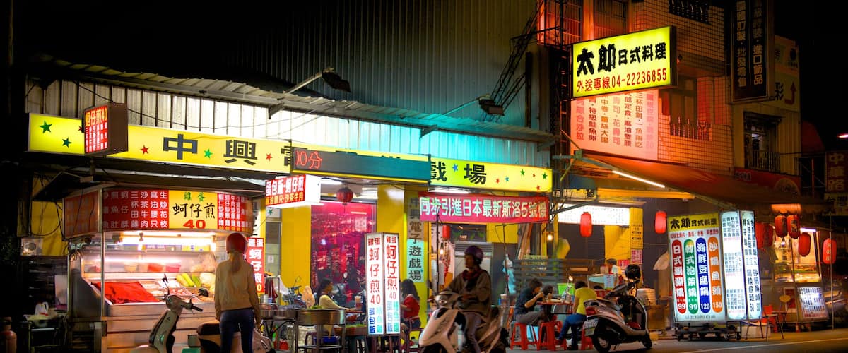 Mercado nocturno Zhonghua mostrando escenas nocturnas y una ciudad