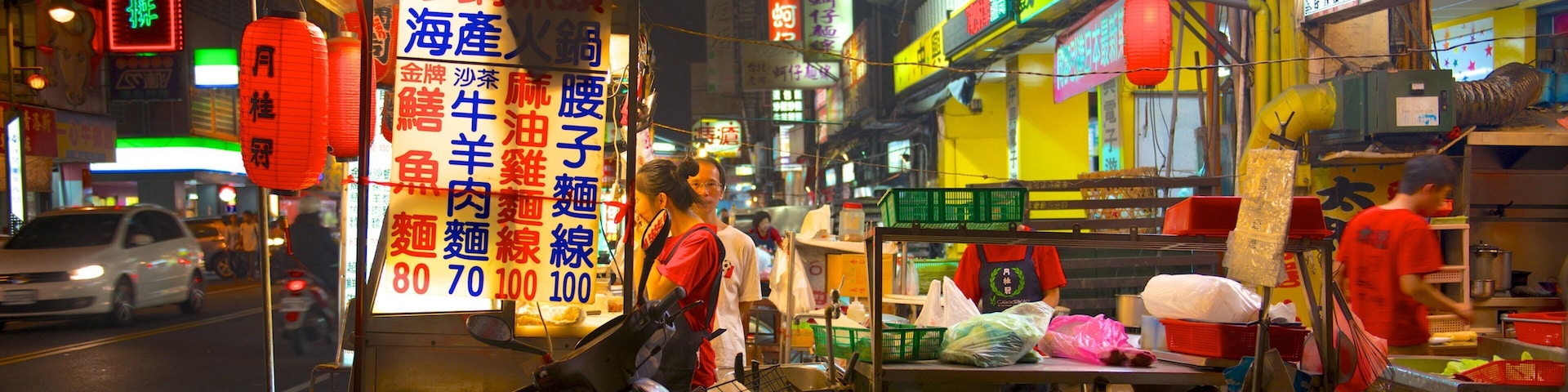 Mercado nocturno Zhonghua que incluye escenas nocturnas y mercados