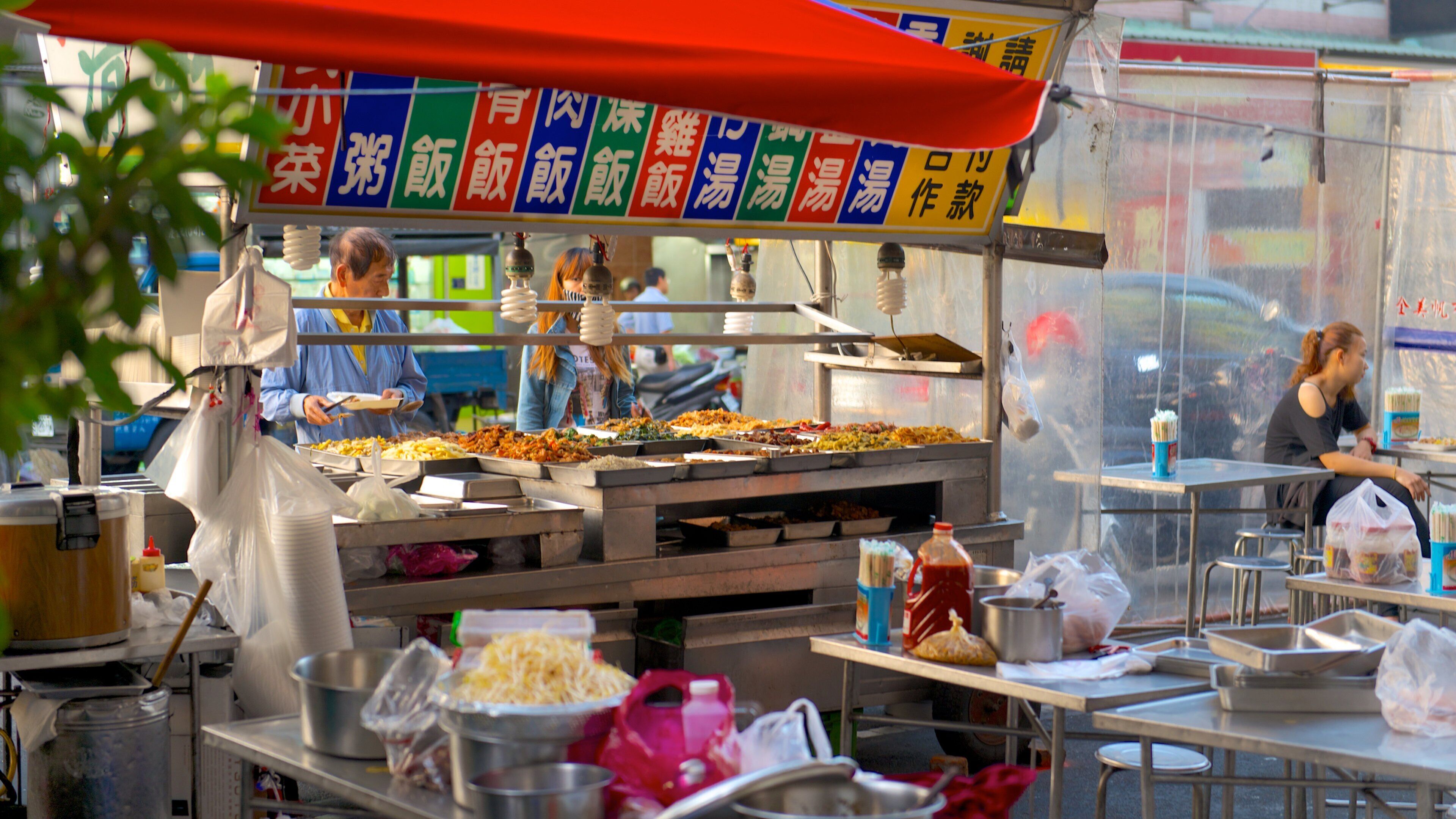 Mercado nocturno Zhonghua que incluye mercados