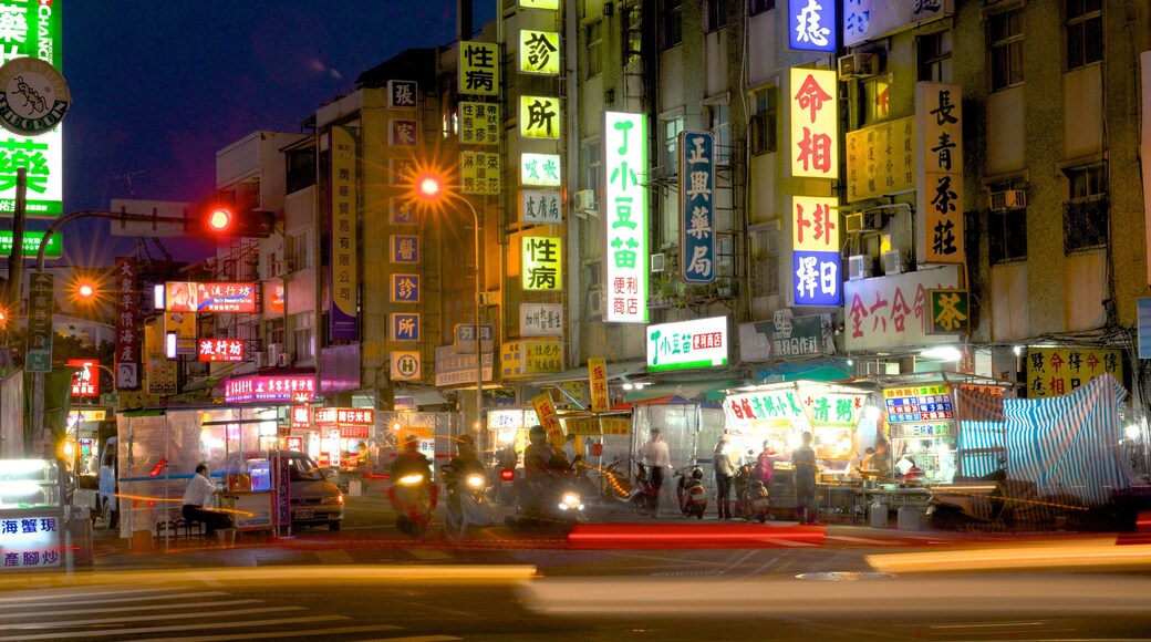 Zhonghua Night Market which includes a city and night scenes