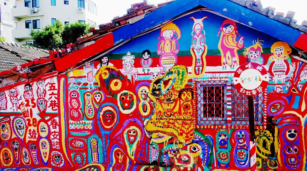 Rainbow Village (Caihongjuan Village) , Taichung , Taiwan
This colorful village was painted by only one man.