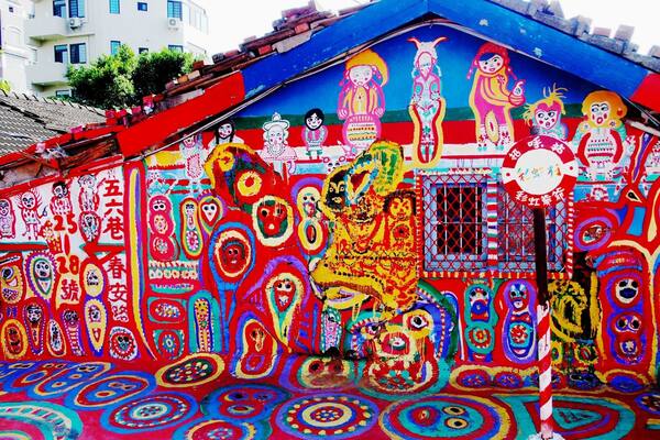 Rainbow Village (Caihongjuan Village) , Taichung , Taiwan
This colorful village was painted by only one man.
