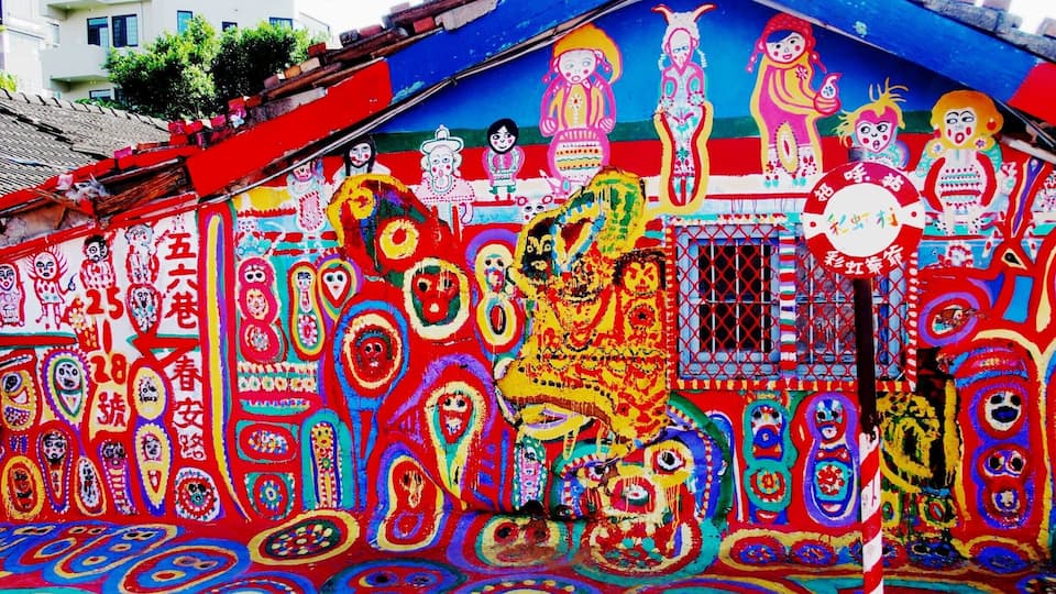 Rainbow Village (Caihongjuan Village) , Taichung , Taiwan
This colorful village was painted by only one man.