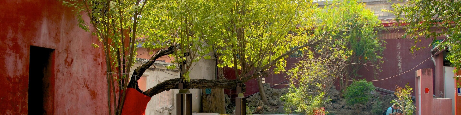 Ji Dian Wu Miao showing a temple or place of worship