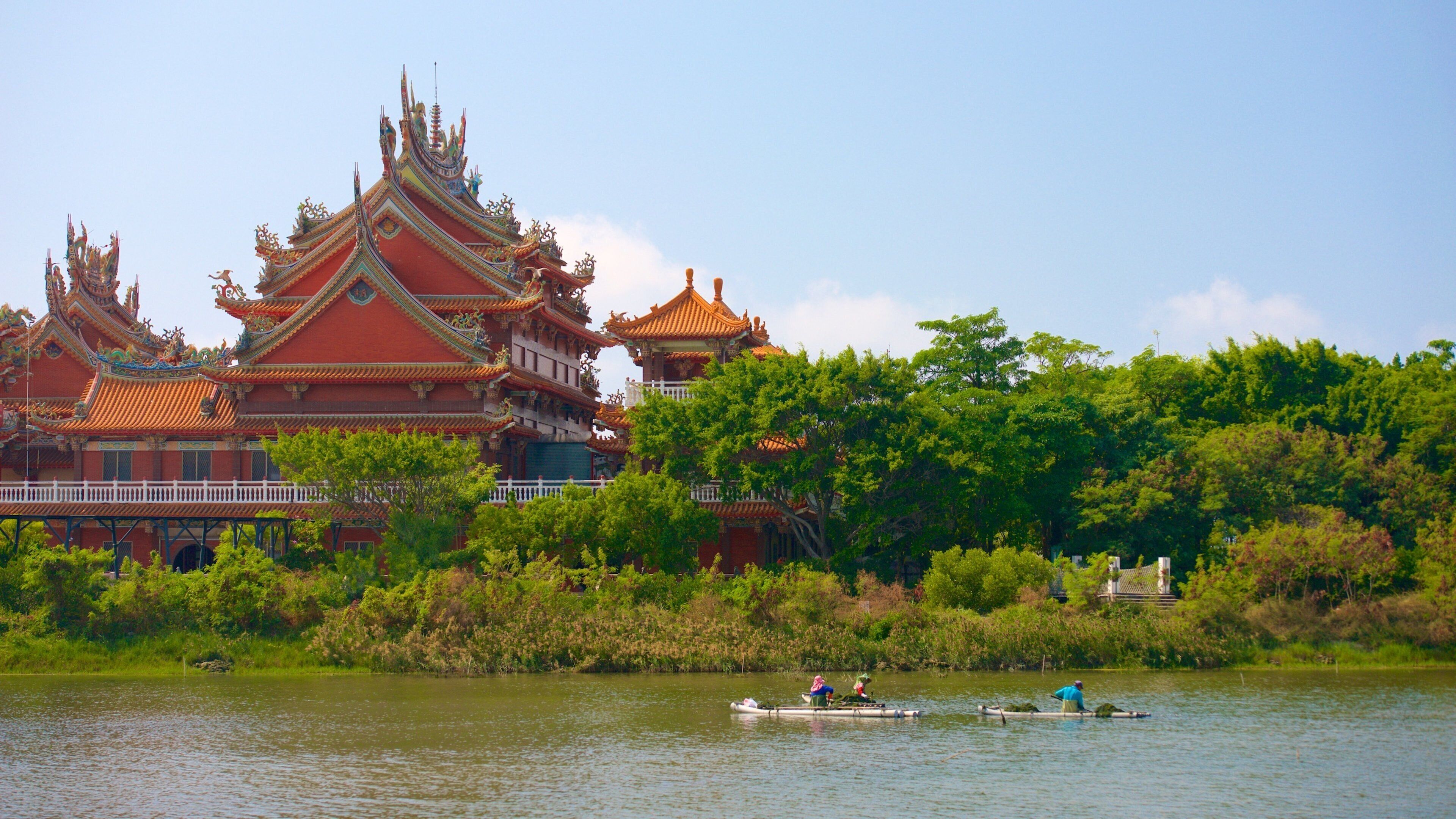 Parque Nacional de Taijiang mostrando un templo o lugar de culto y un río o arroyo