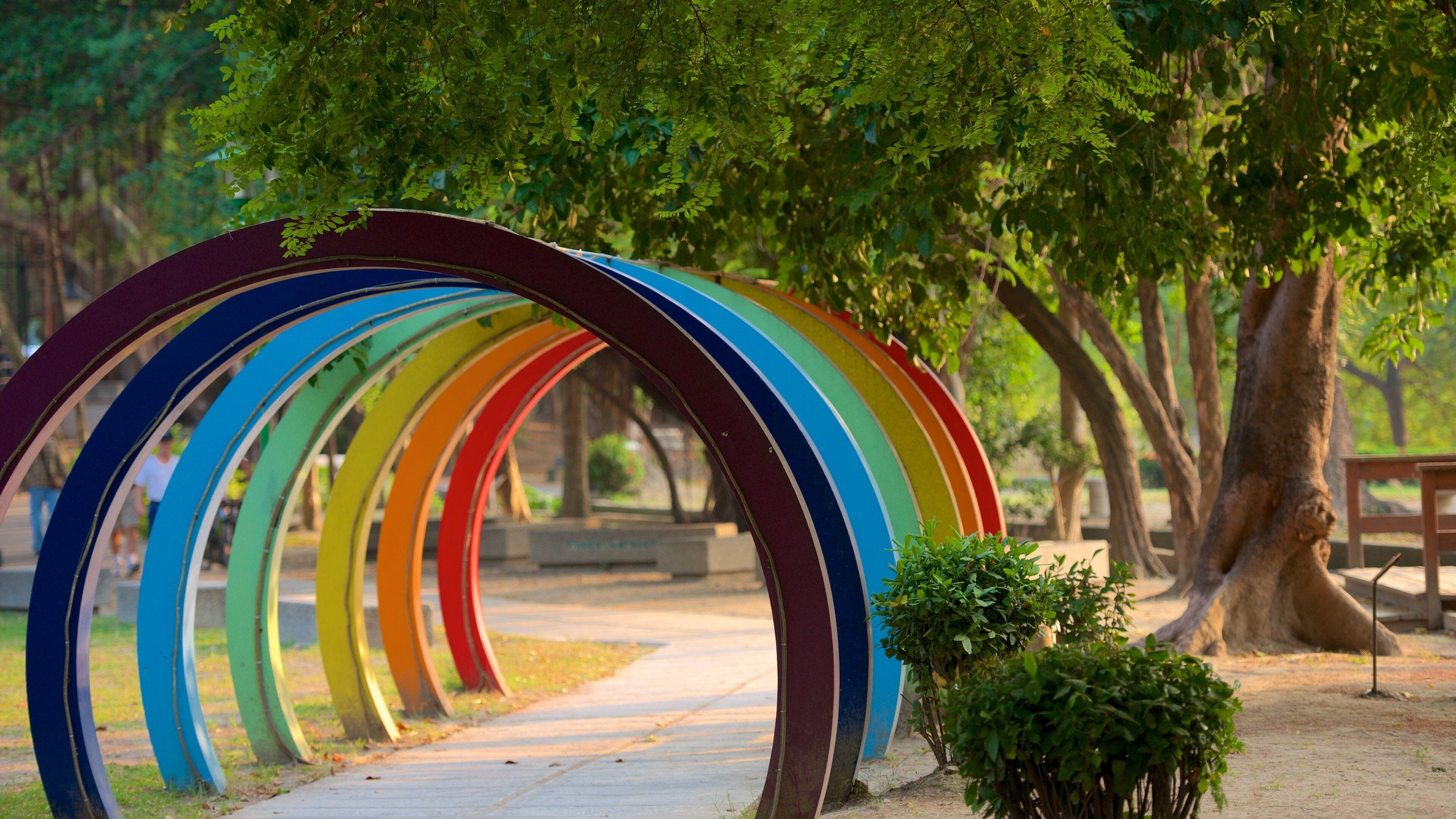 Tainan-parken fasiliteter samt utendørs kunst og park